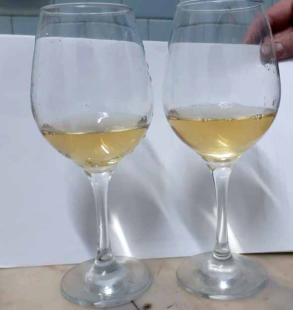 виноматериал из сорта Фронтиньяк гри в бокалах